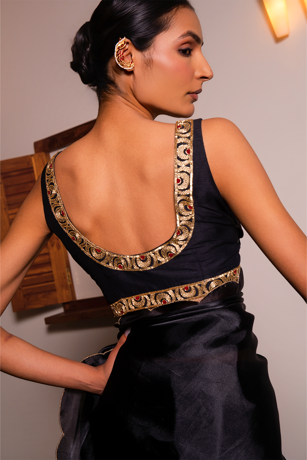 Noir blouse