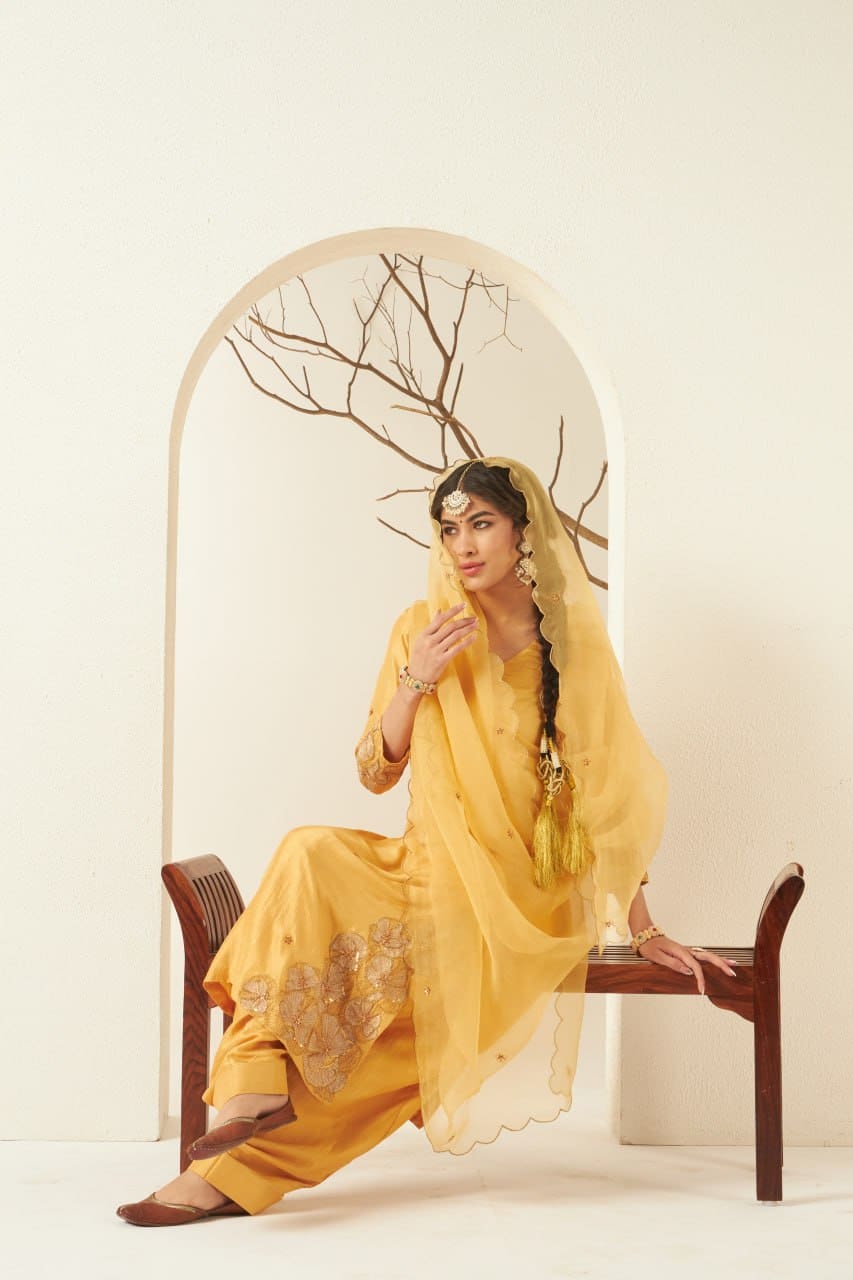 Sondhi Kurta Set