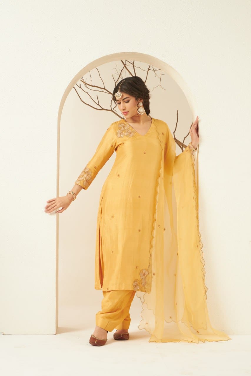 Sondhi Kurta Set