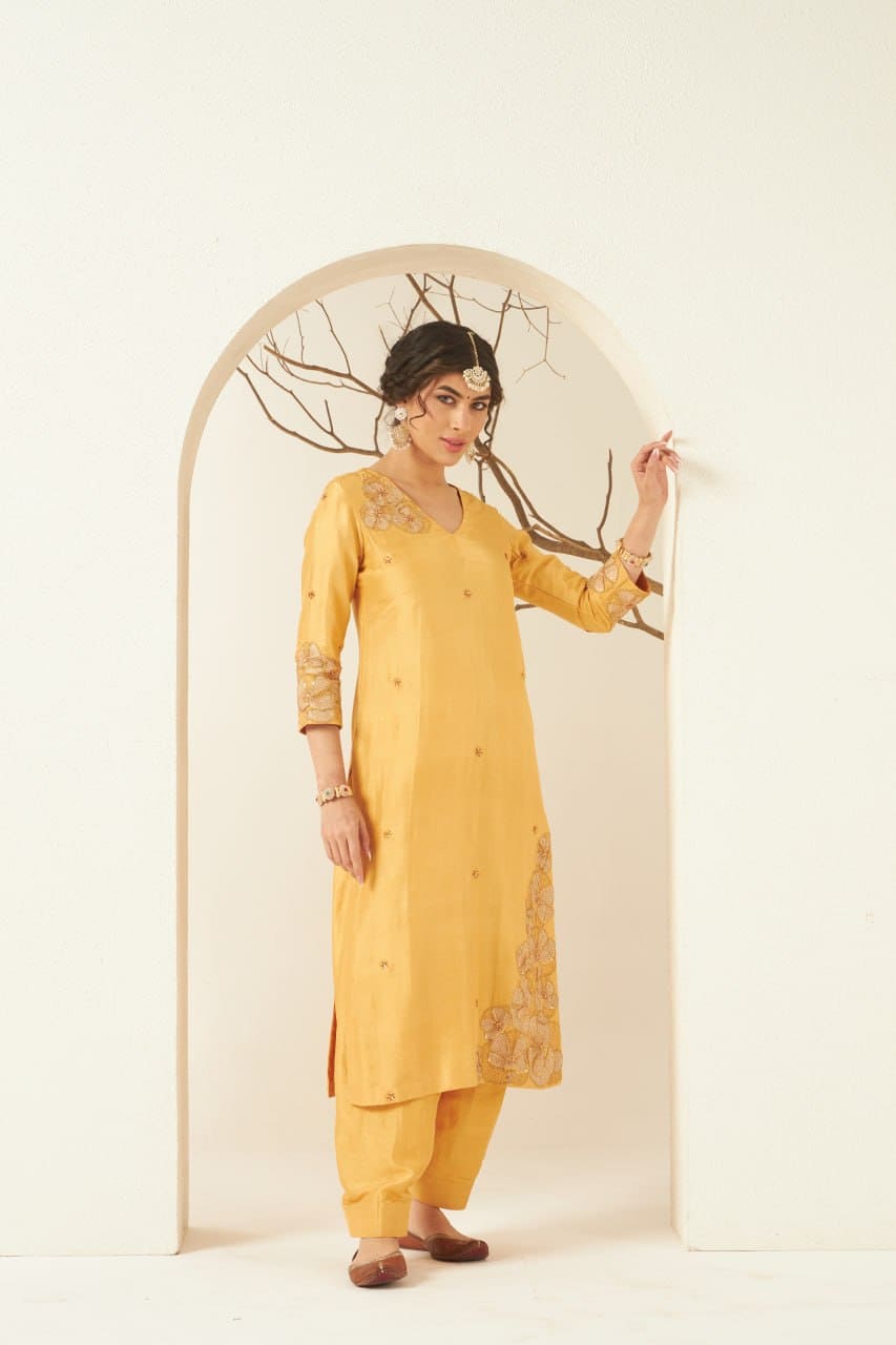 Sondhi Kurta Set
